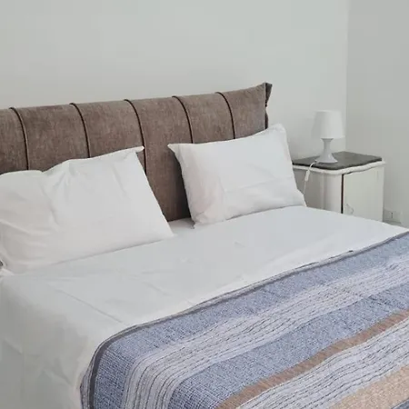 Mandra Holidays Apartamento *
